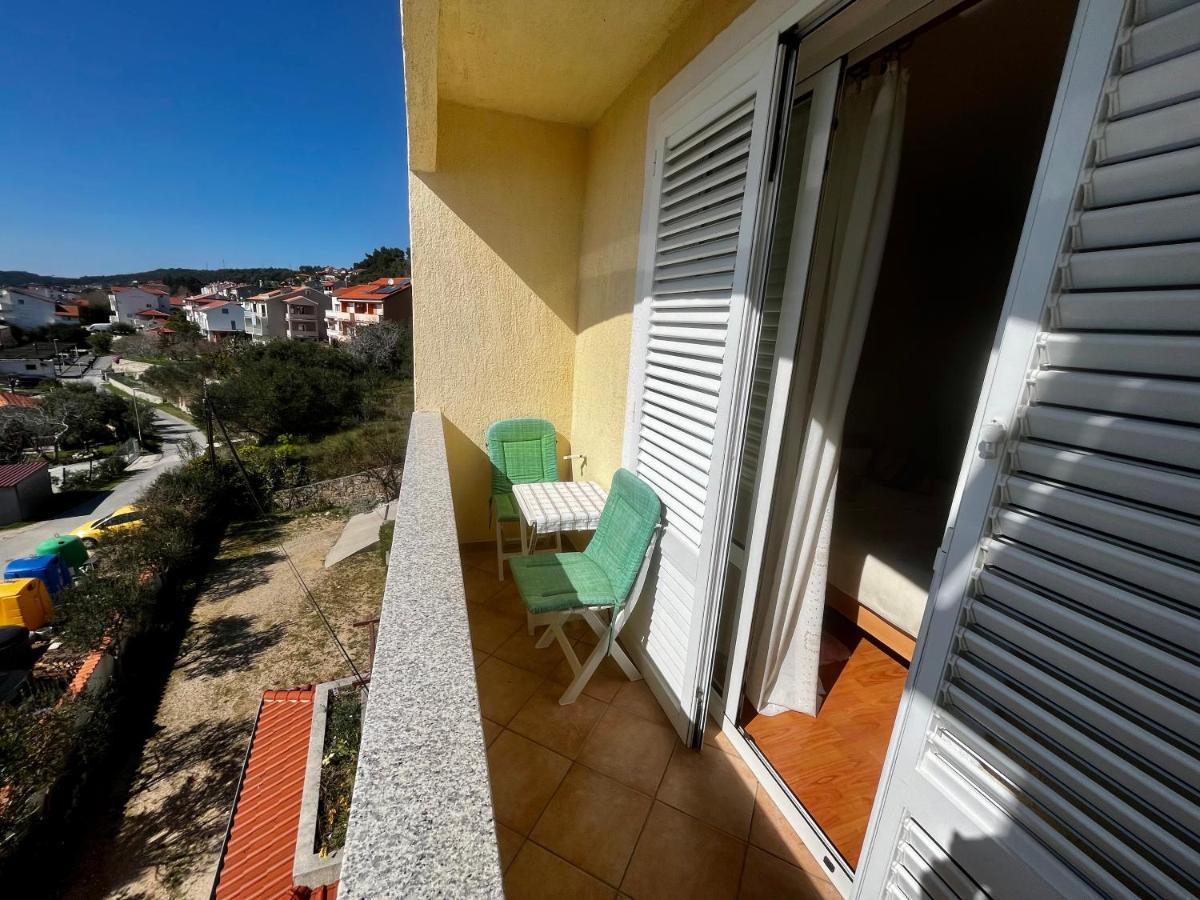 Apartments Maricic Banjol מראה חיצוני תמונה