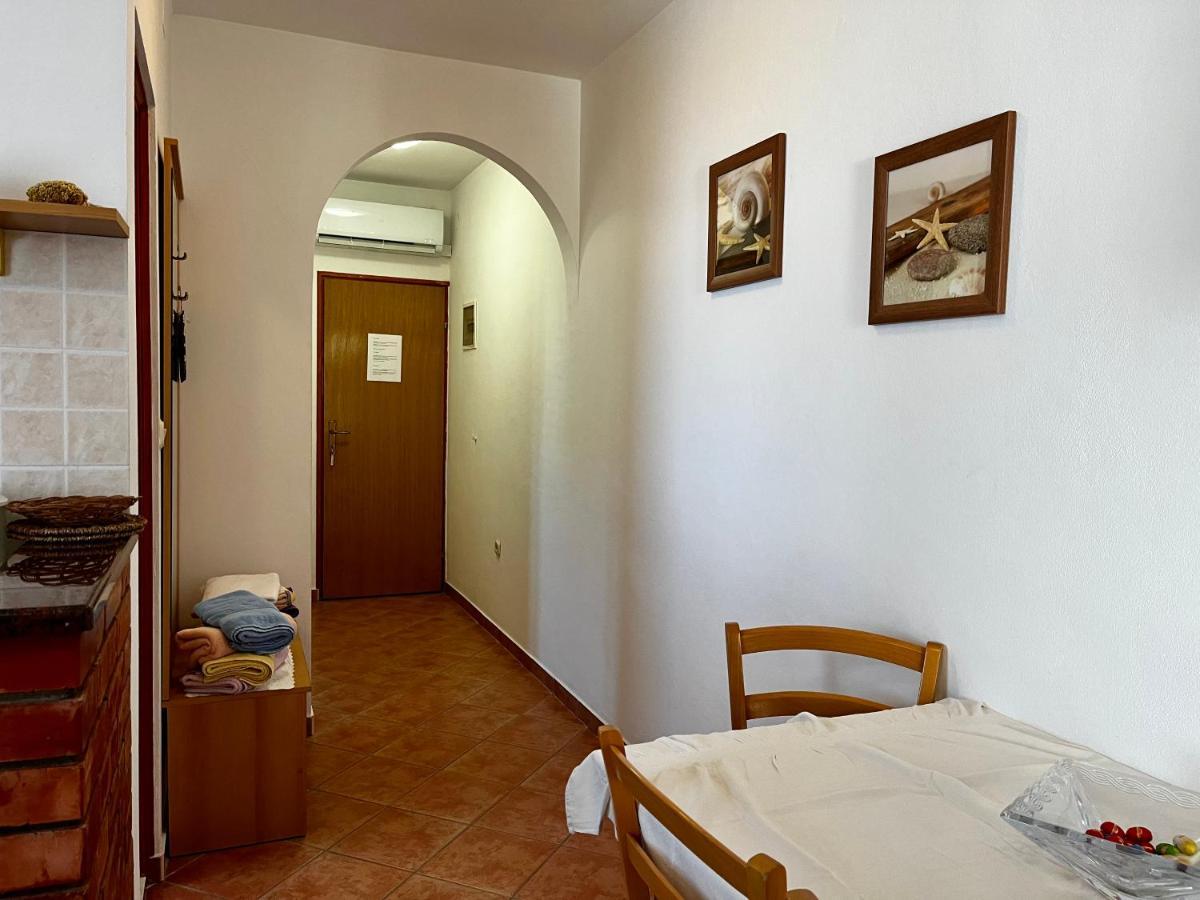Apartments Maricic Banjol מראה חיצוני תמונה