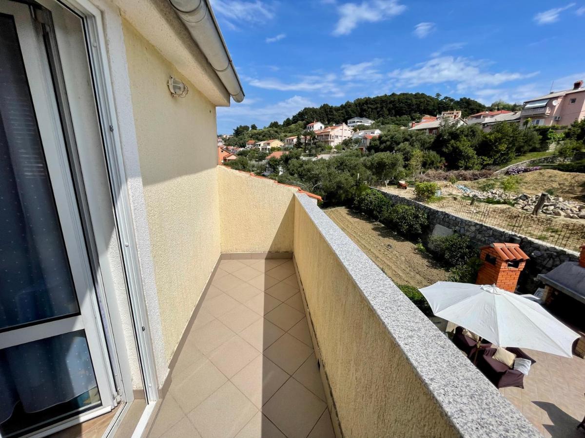 Apartments Maricic Banjol מראה חיצוני תמונה