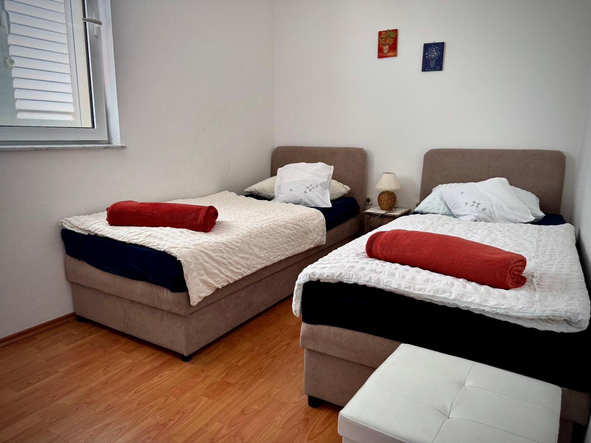 Apartments Maricic Banjol מראה חיצוני תמונה